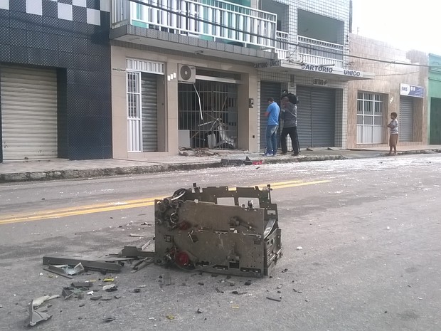 Grupo invade terminal bancário e explode caixa eletrônico na PB caso é